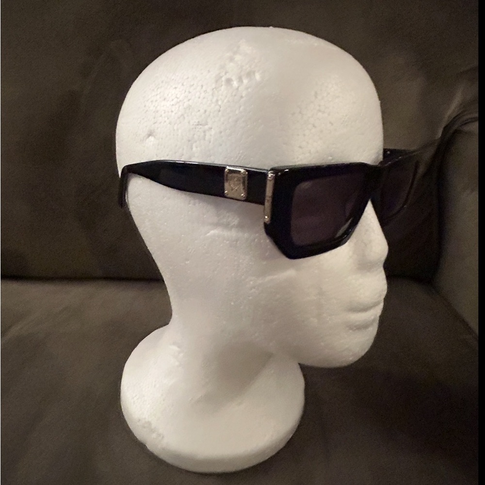 SOLD❤️ MCM 726S Sunglasses Black/ Dark Brown 🆕LIKE NEW🆕 - Picture 6 of 14